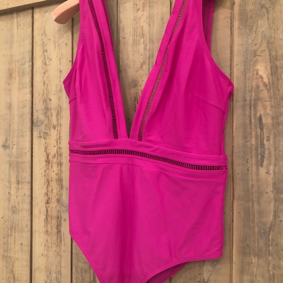 Ted Baker Deep V fuschia Swimsuit, size 5 (US 12) - Picture 2 of 6